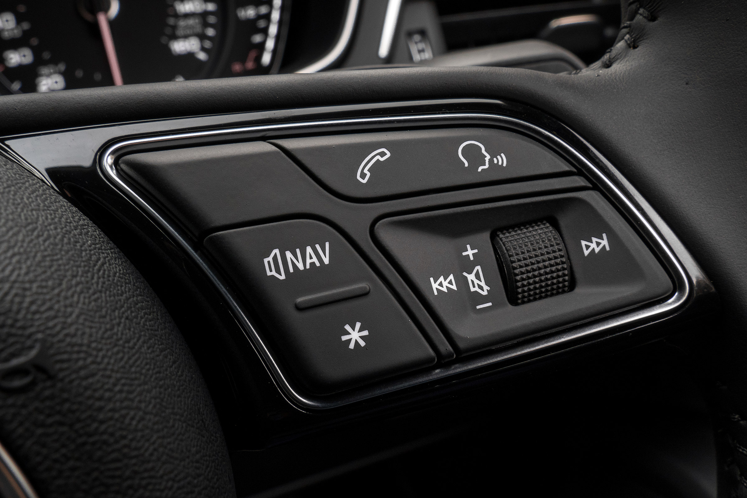 Audi A5 Coupe 2.0 TDI - steering wheel controls