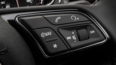 Audi A5 Coupe 2.0 TDI - steering wheel controls