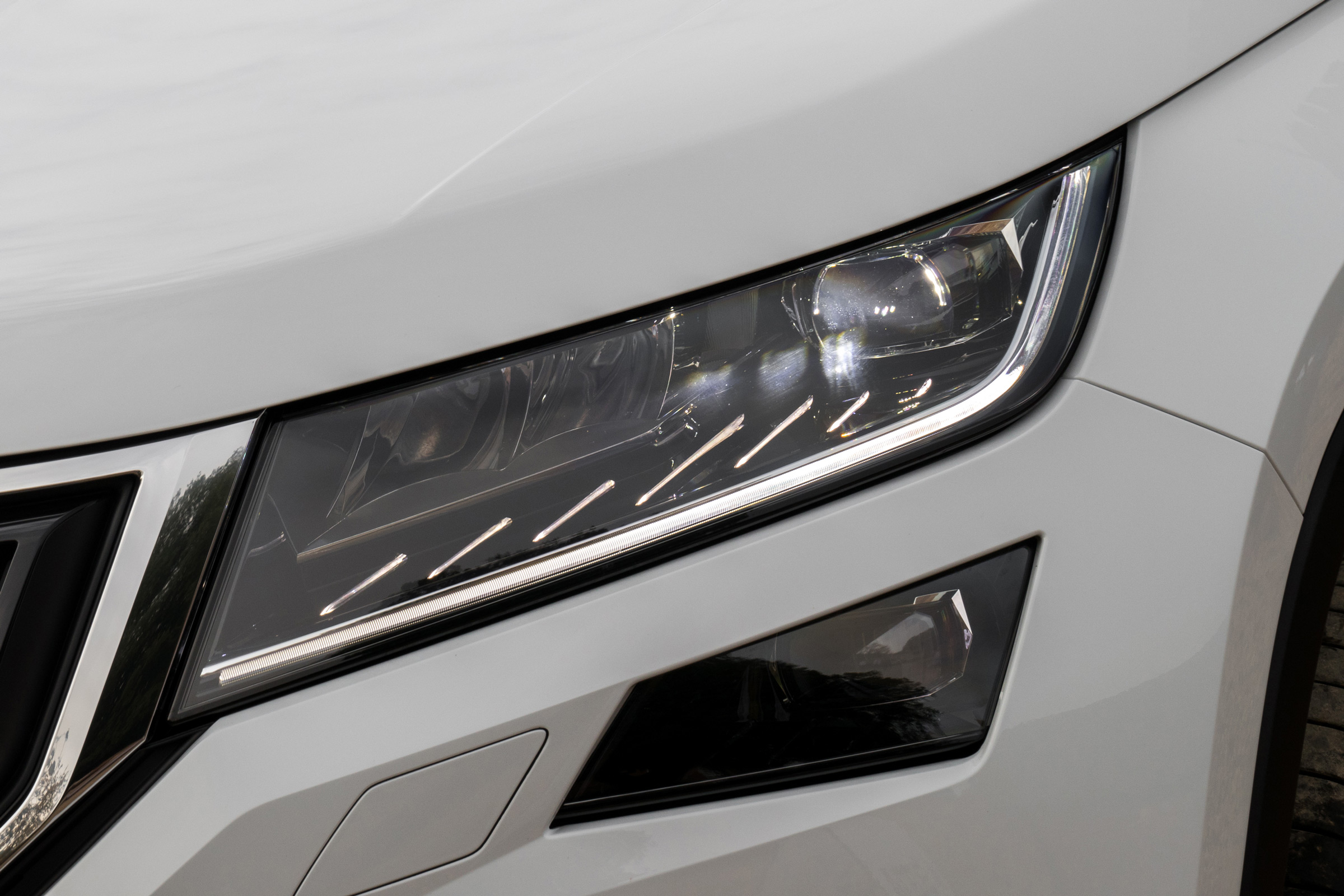 Skoda Kodiaq SUV - headlight