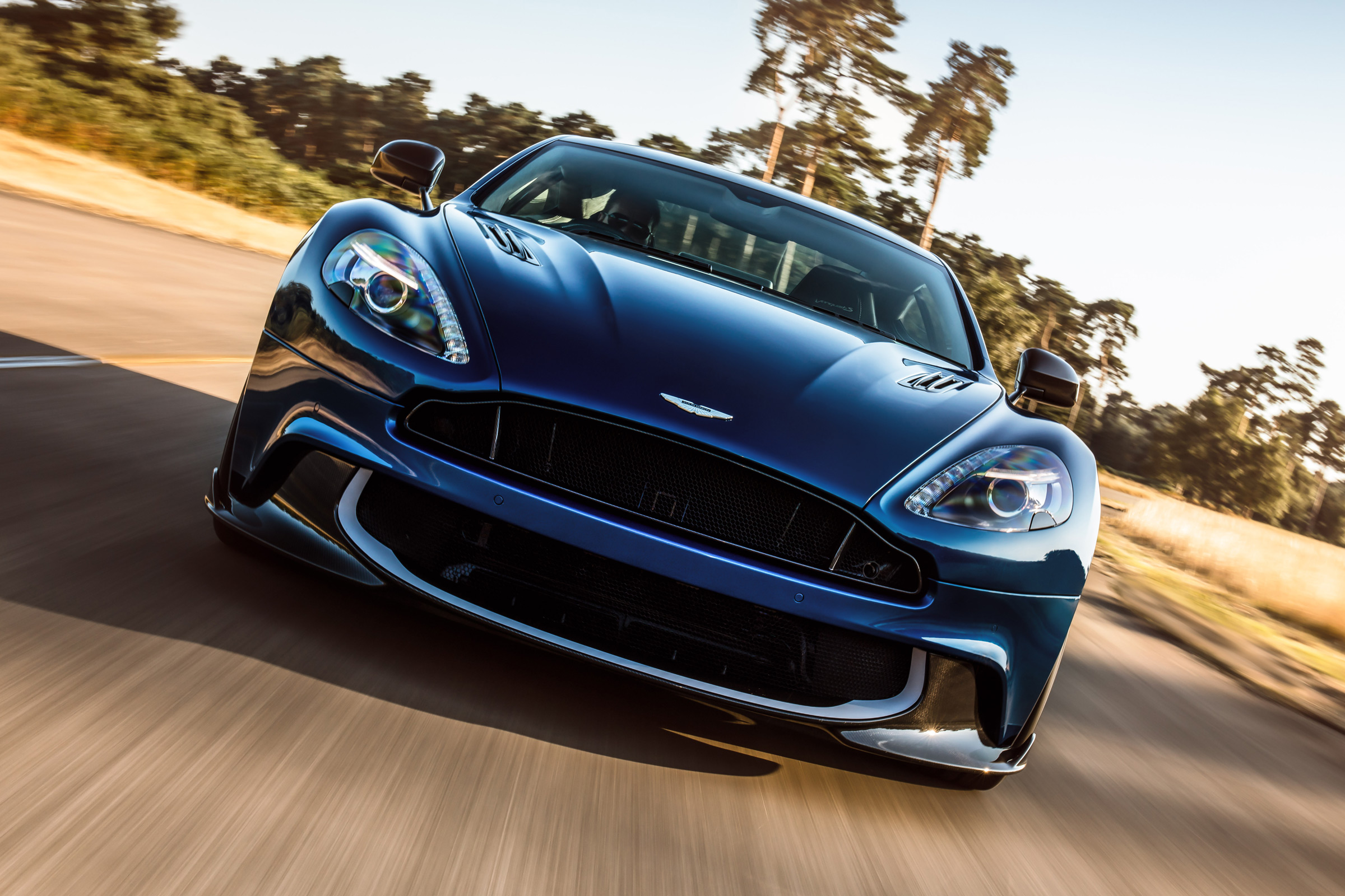 Aston Martin Vanquish S 2016 - front end
