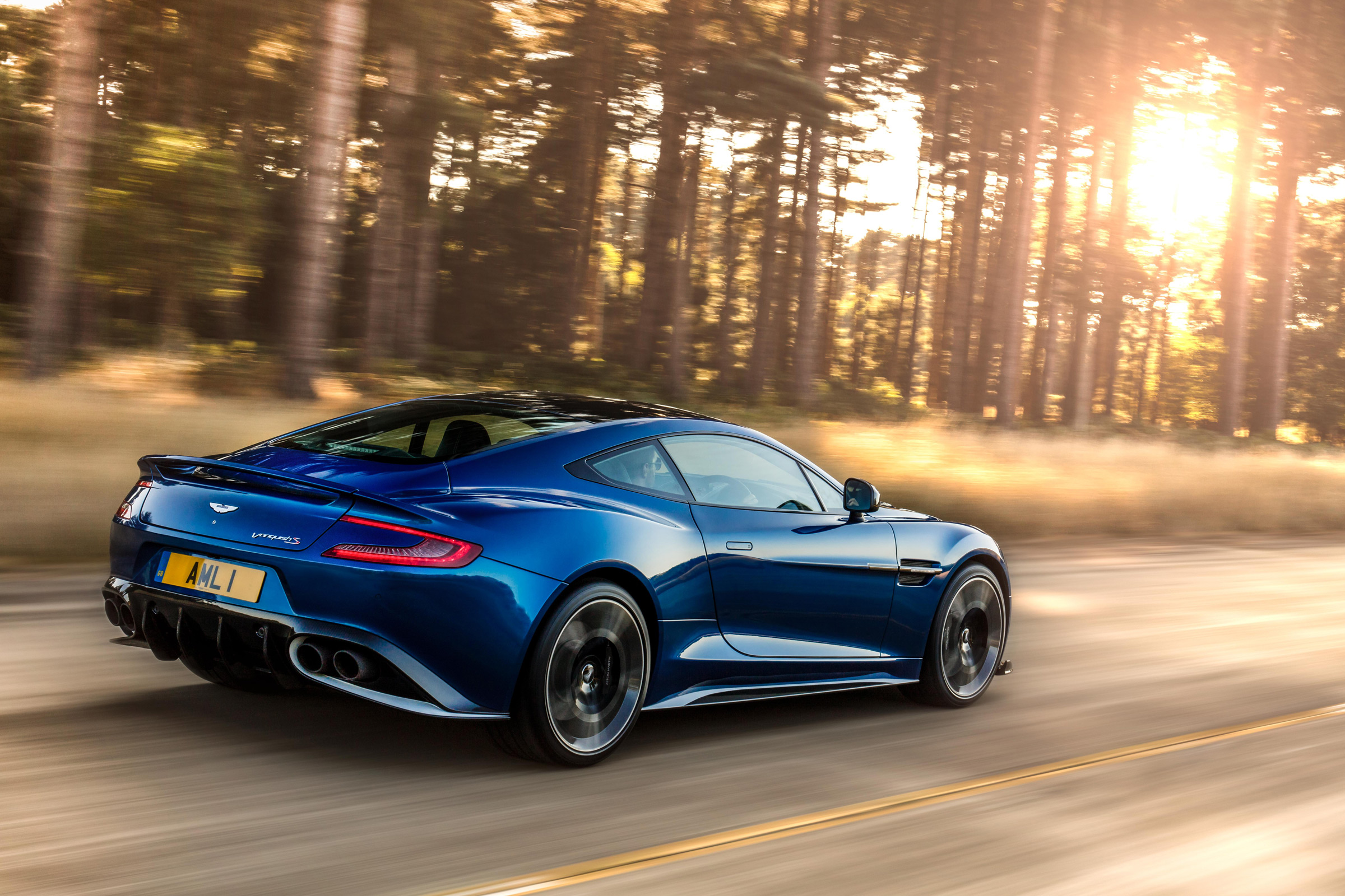 Aston Martin Vanquish S 2016 - rear tracking