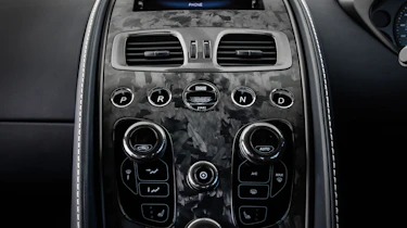 Aston Martin Vanquish S 2016 - dashboard