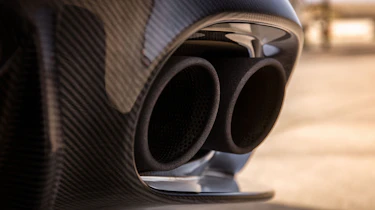Aston Martin Vanquish S 2016 - exhaust