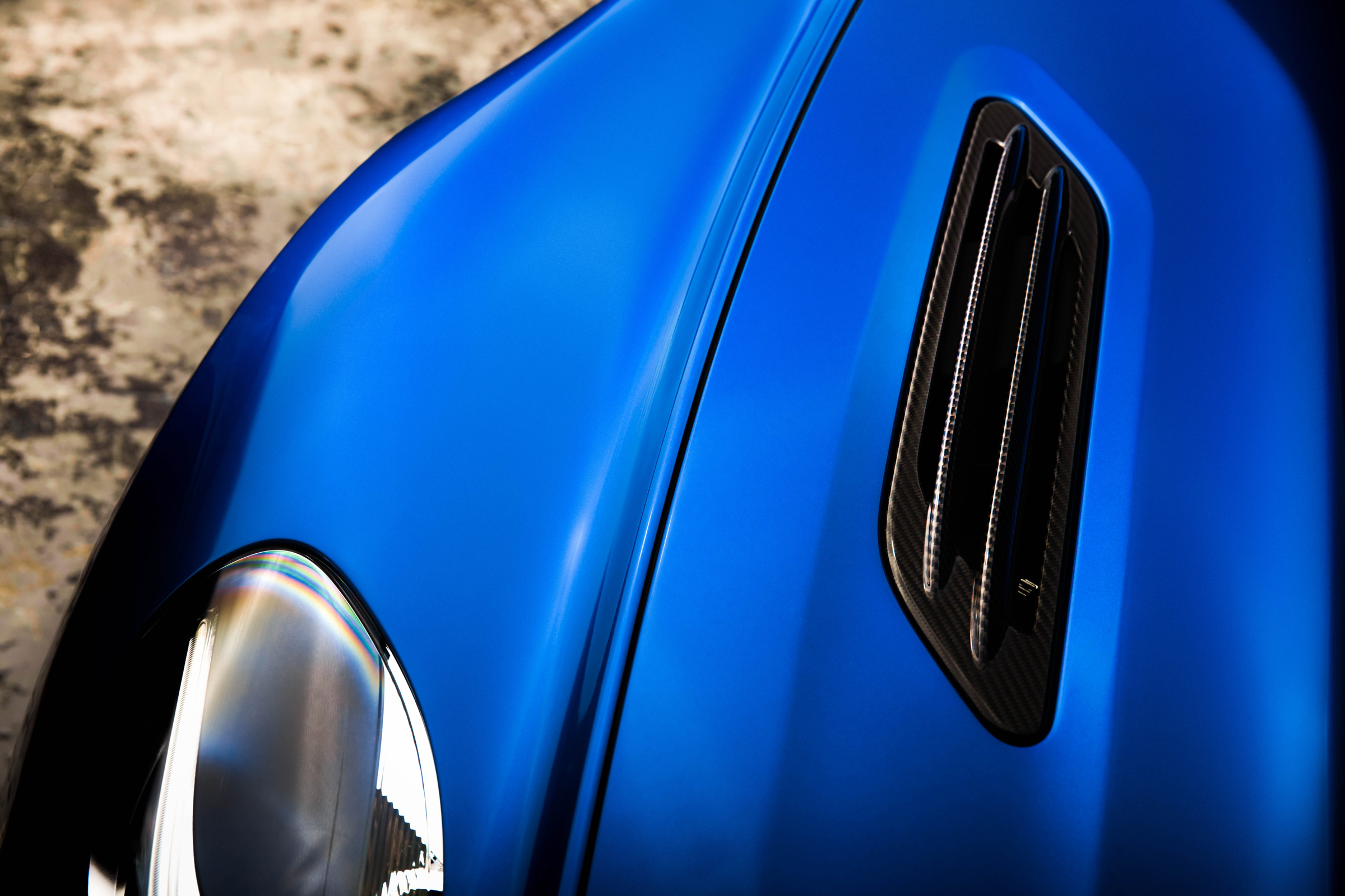 Aston Martin Vanquish S 2016 - bonnet vents