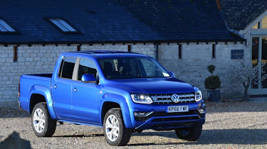 Volkswagen Amarok pick-up 2016 - front quarter 3