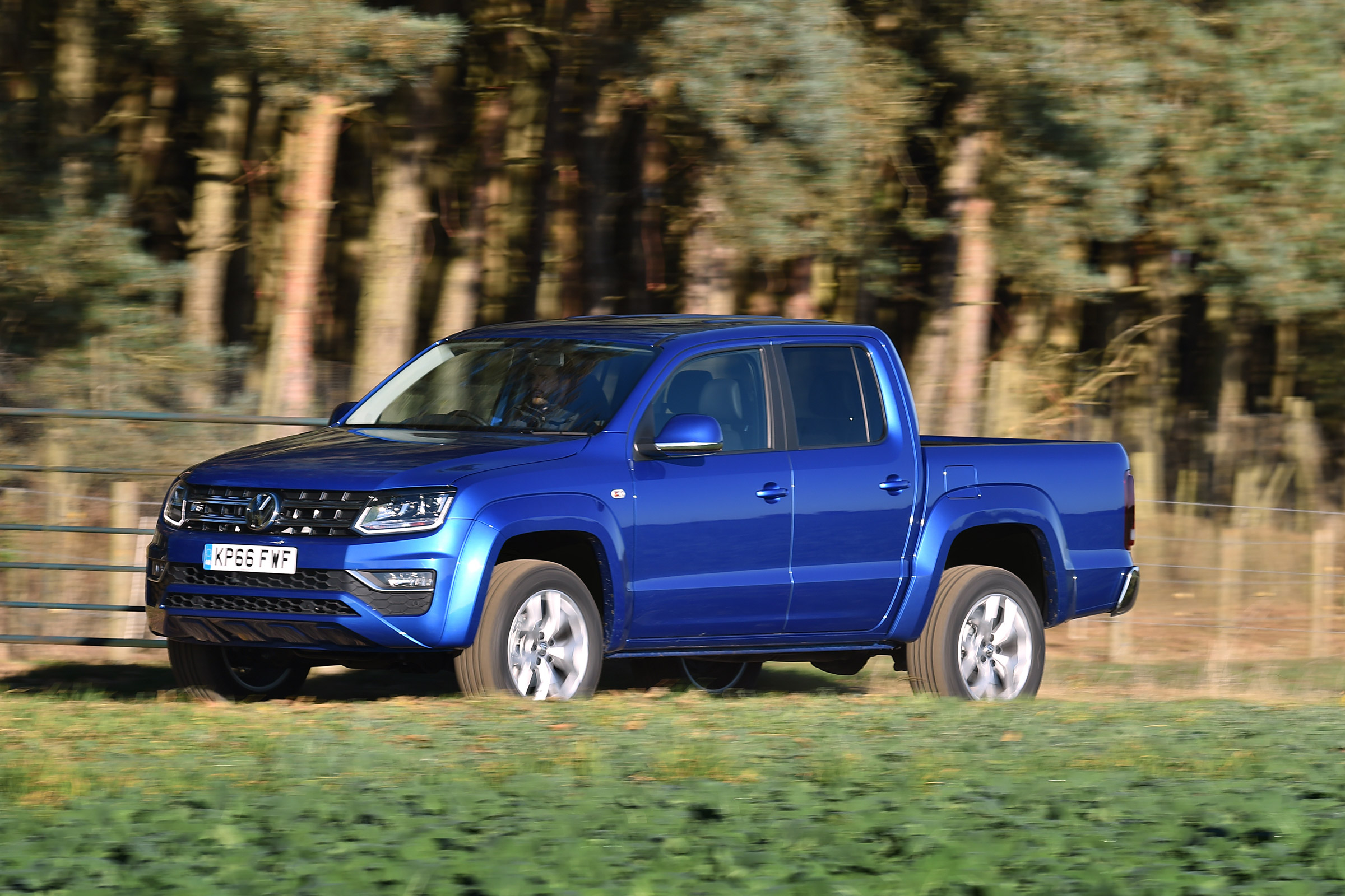 Volkswagen Amarok pick-up 2016 -  side