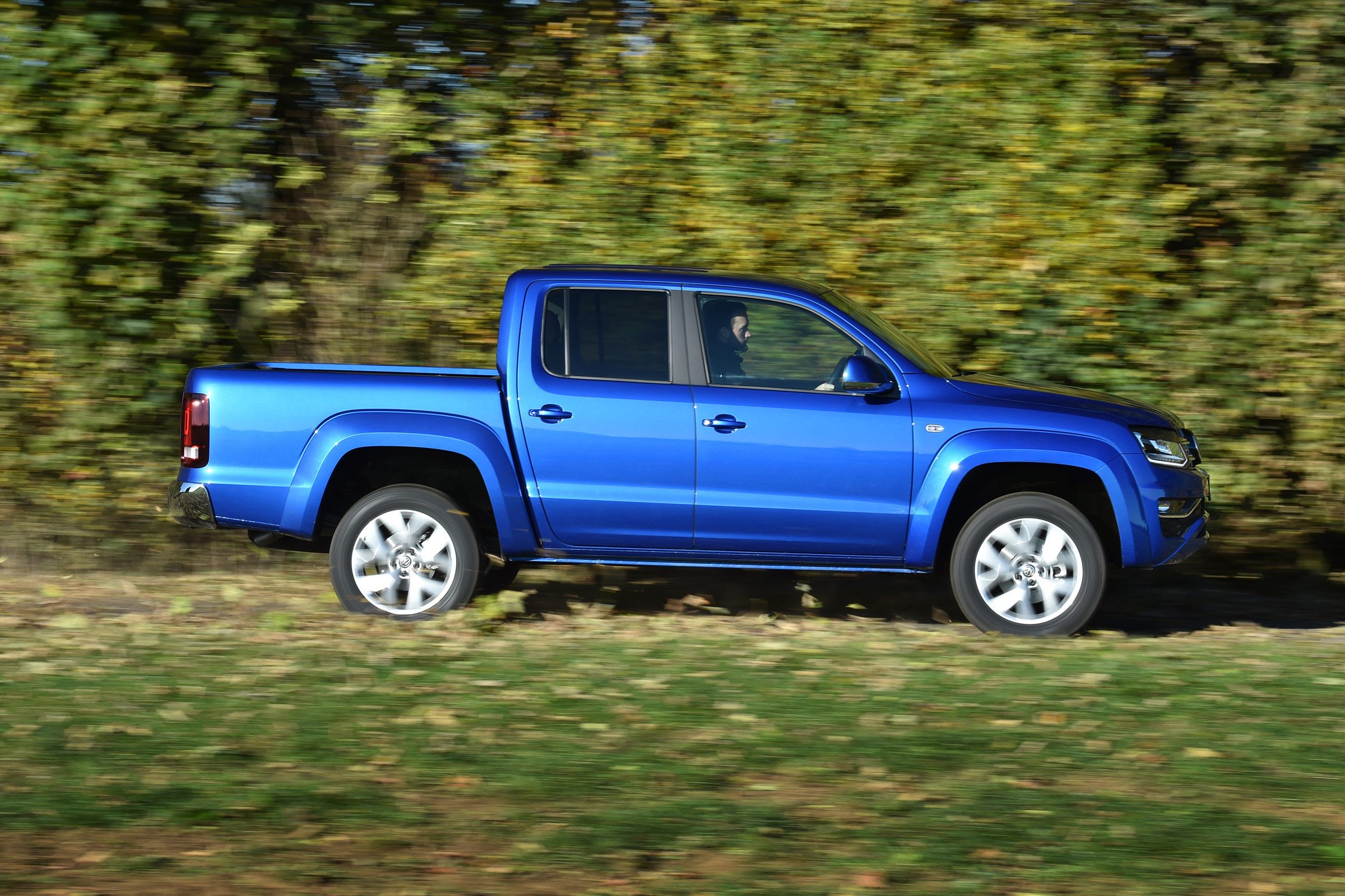 Volkswagen Amarok pick-up 2016 -  side driving