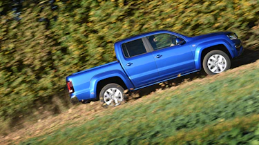 Volkswagen Amarok pick-up 2016 - offroad