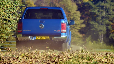 Volkswagen Amarok pick-up 2016 - rear leaves