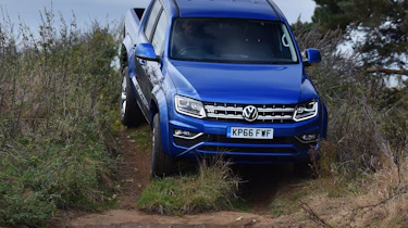 Volkswagen Amarok pick-up 2016 - off-road