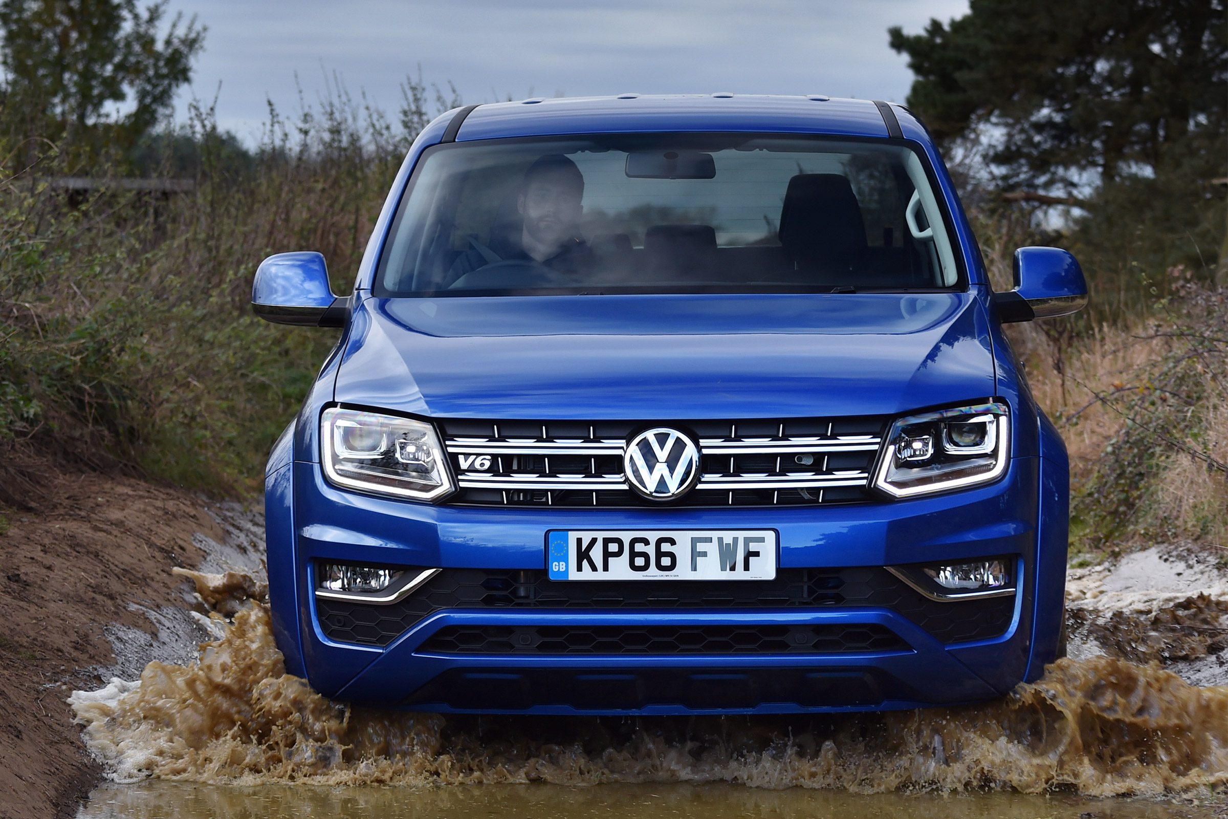 Volkswagen Amarok pick-up 2016 -  water