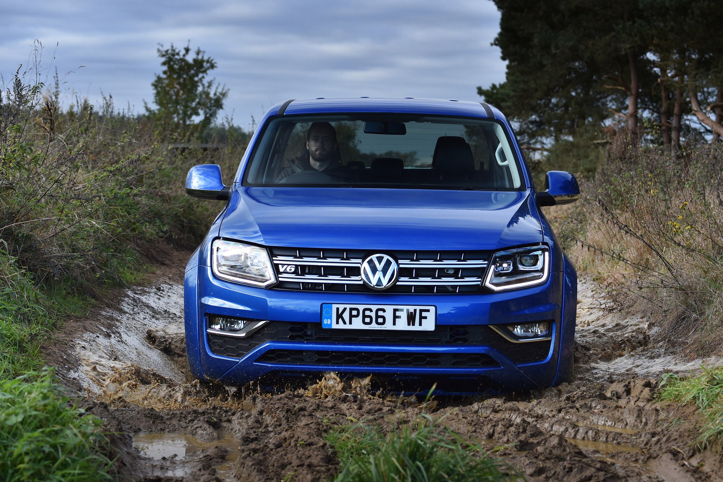 Volkswagen Amarok pick-up 2016 - wading