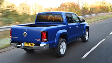 Volkswagen Amarok pick-up 2016 - rear tracking 2