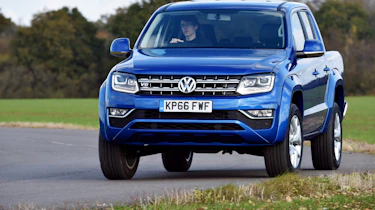 Volkswagen Amarok pick-up 2016 - front cornering