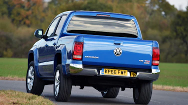 Volkswagen Amarok pick-up 2016 - rear corner