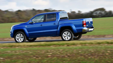 Volkswagen Amarok pick-up 2016 - side tracking