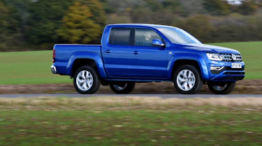Volkswagen Amarok pick-up 2016 - side tracking 2