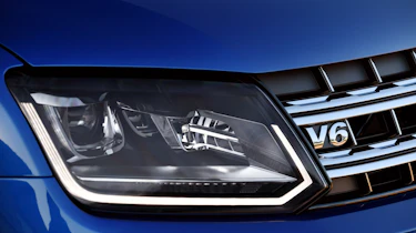 Volkswagen Amarok pick-up 2016 - headlight