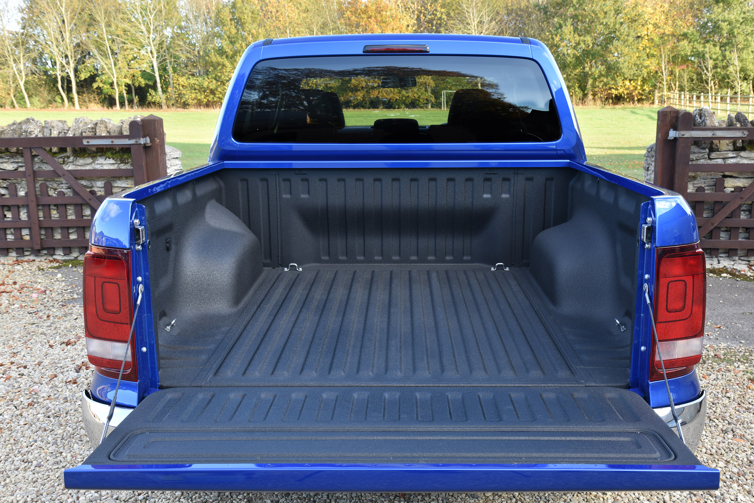 Volkswagen Amarok pick-up 2016 - bed
