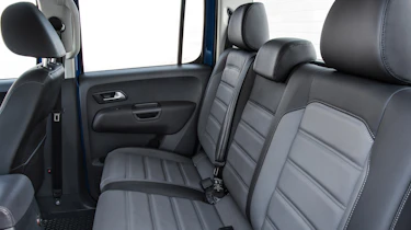 Volkswagen Amarok pick-up 2016 - rear seats