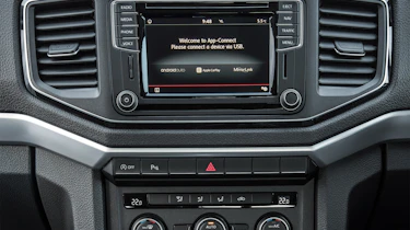 Volkswagen Amarok pick-up 2016 - infotainment