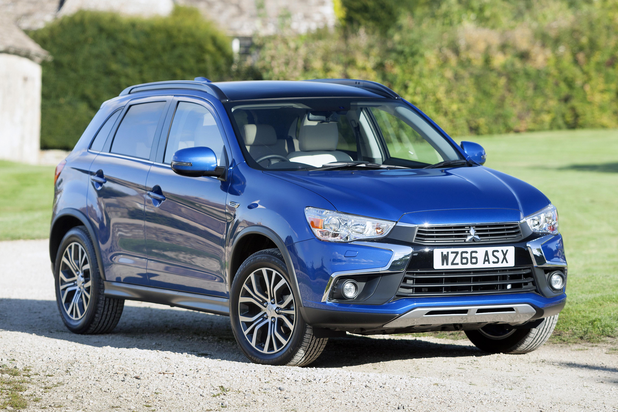 Mitsubishi ASX MY2016 - front quarter