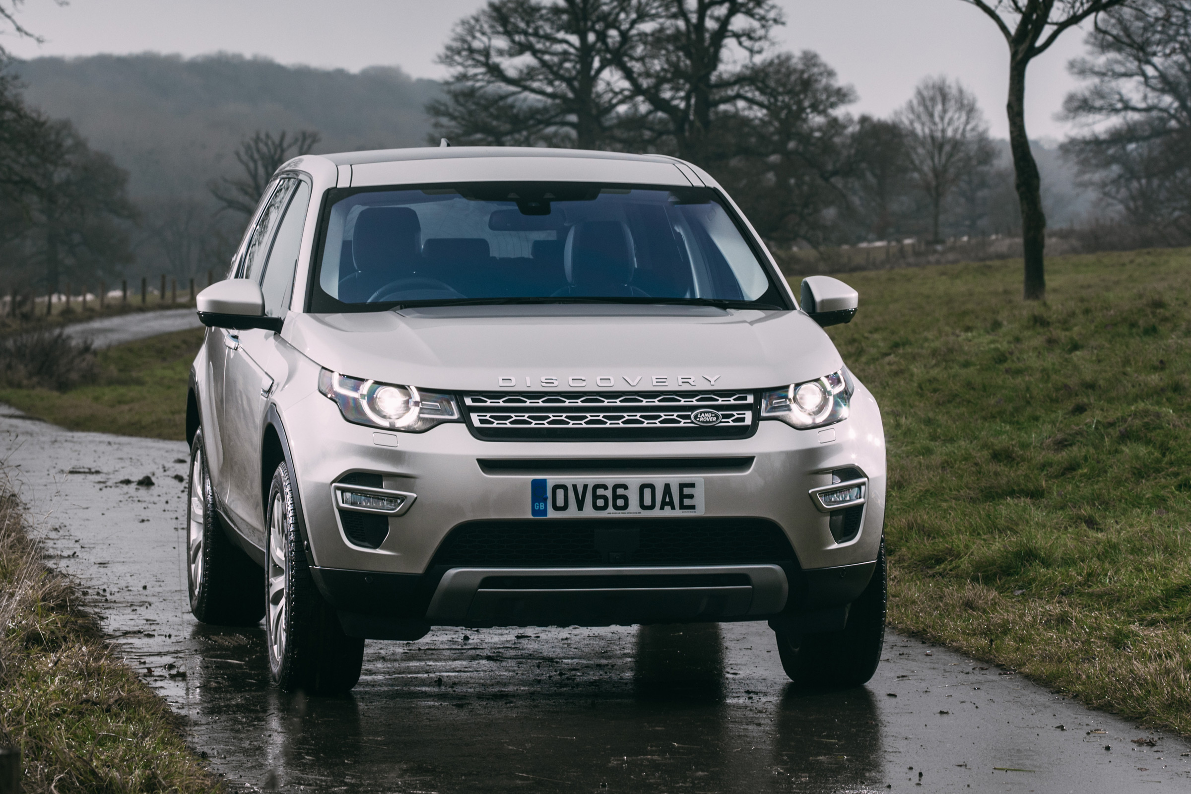 Land Rover Discovery Sport MY2107 - front quarter