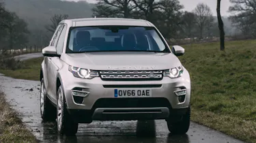 Land Rover Discovery Sport MY2107 - front quarter