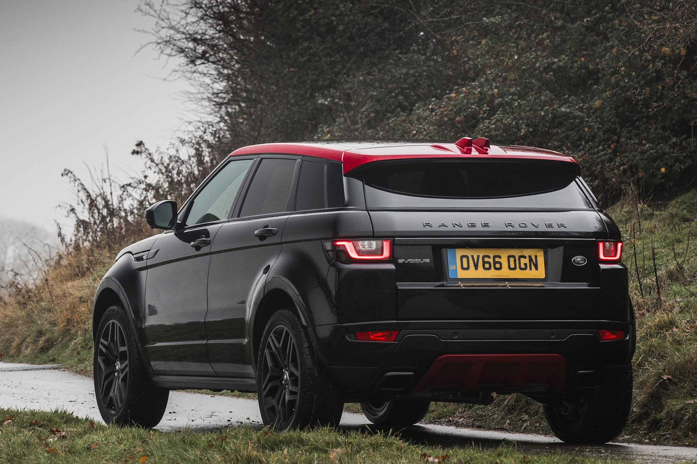 Range Rover Evoque Ember - rear tracking