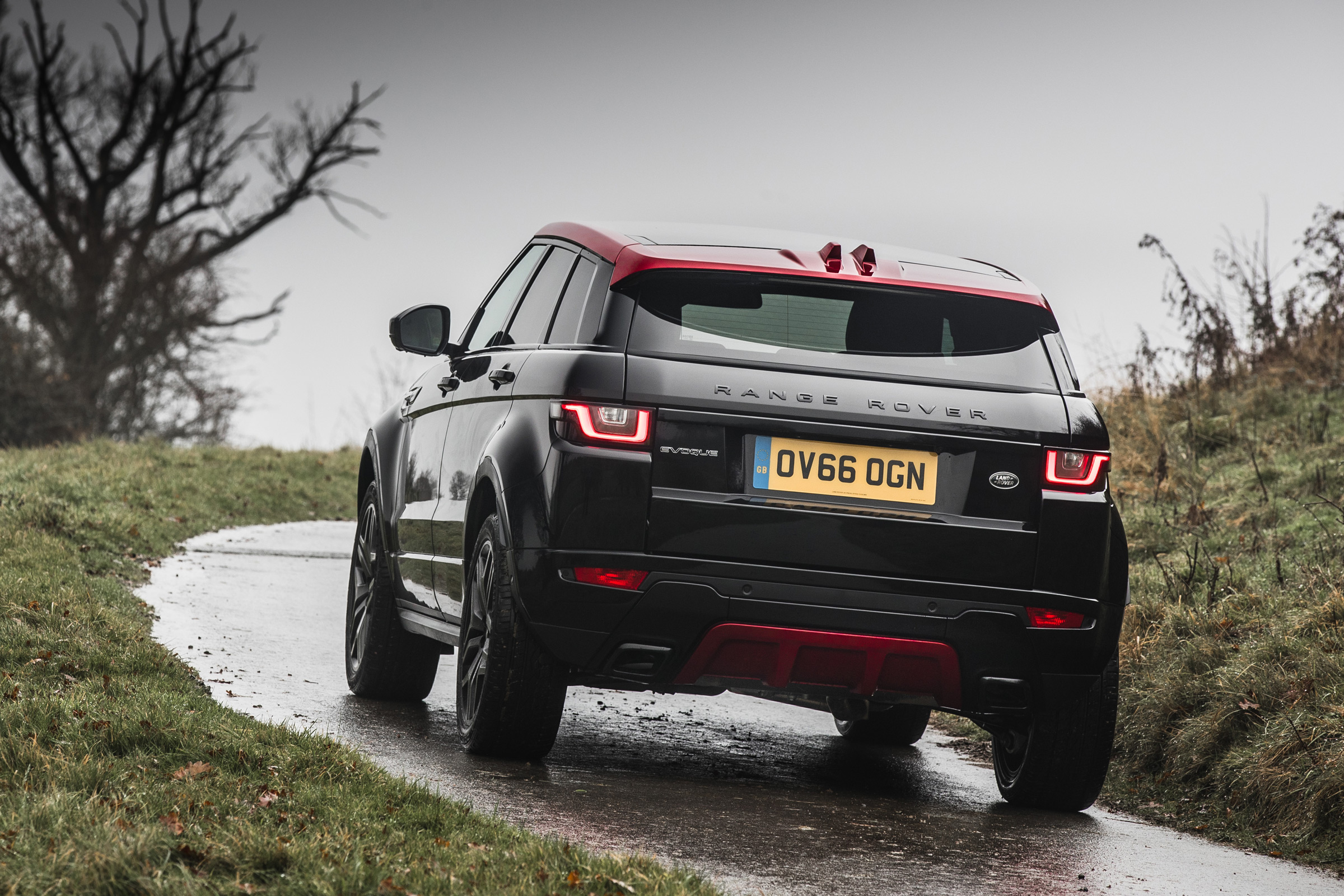 Range Rover Evoque Ember - rear cornering