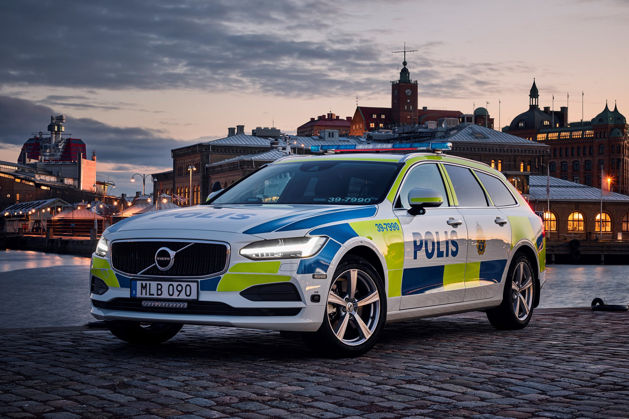 Volvo V90 Police Car