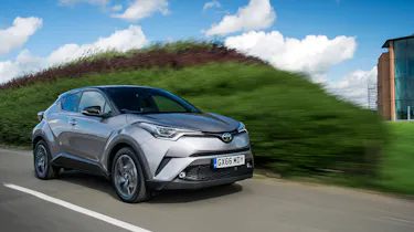 Toyota C-HR petrol - front tracking