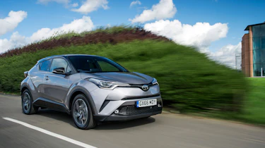 Toyota C-HR petrol - front tracking
