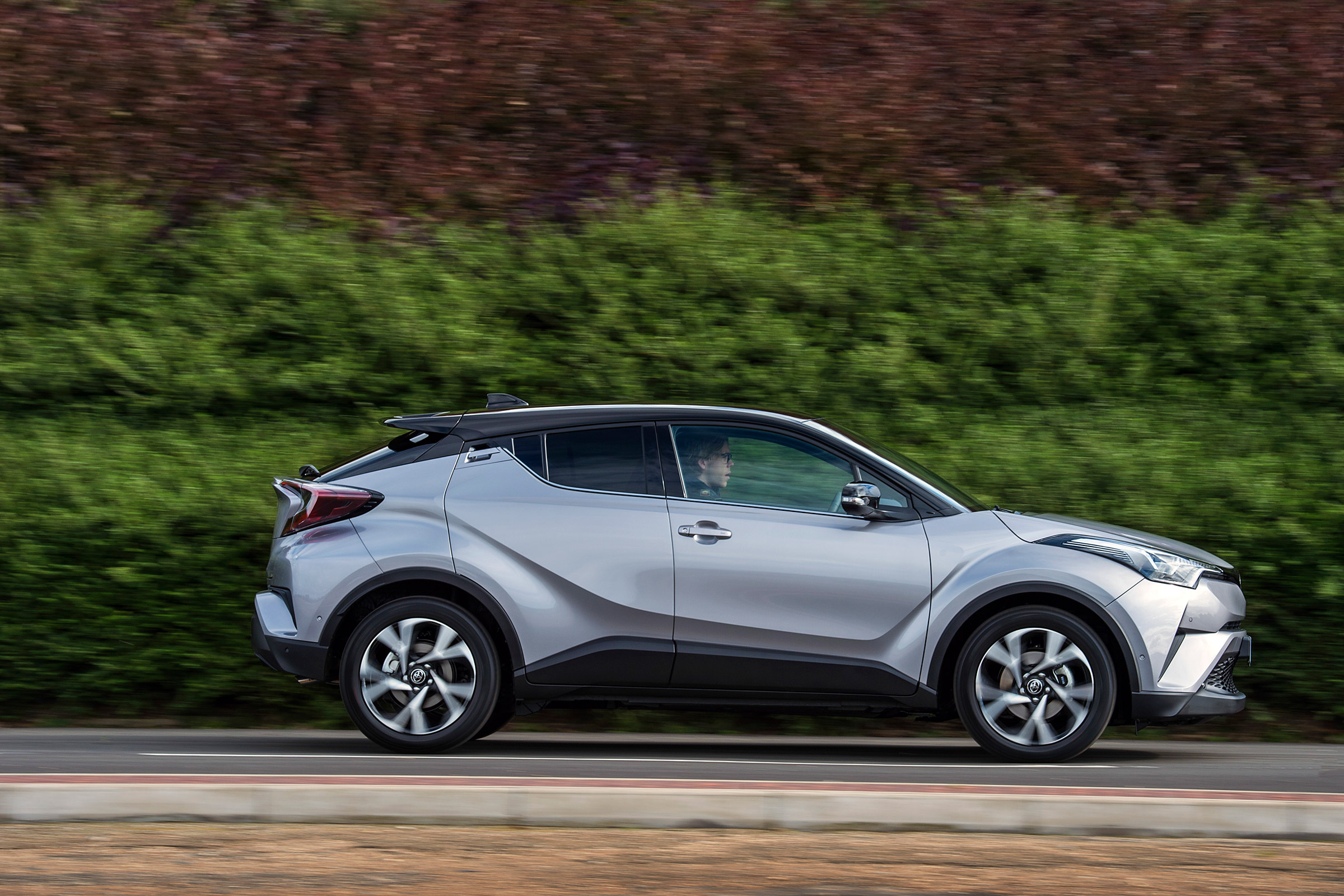 Toyota C-HR petrol - 