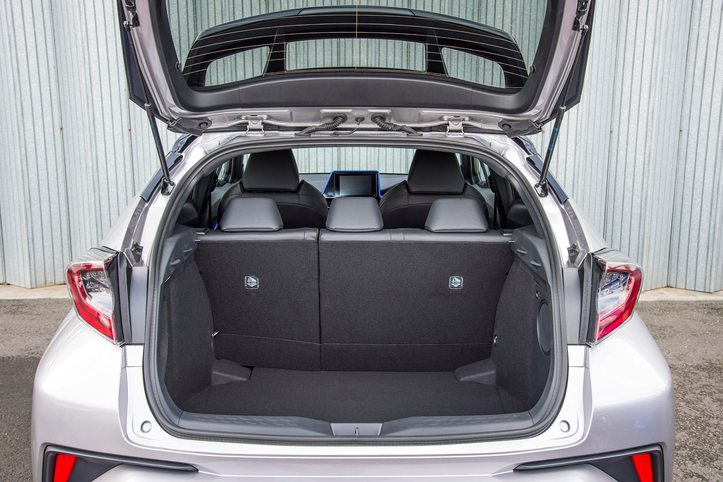 Toyota C-HR petrol - boot