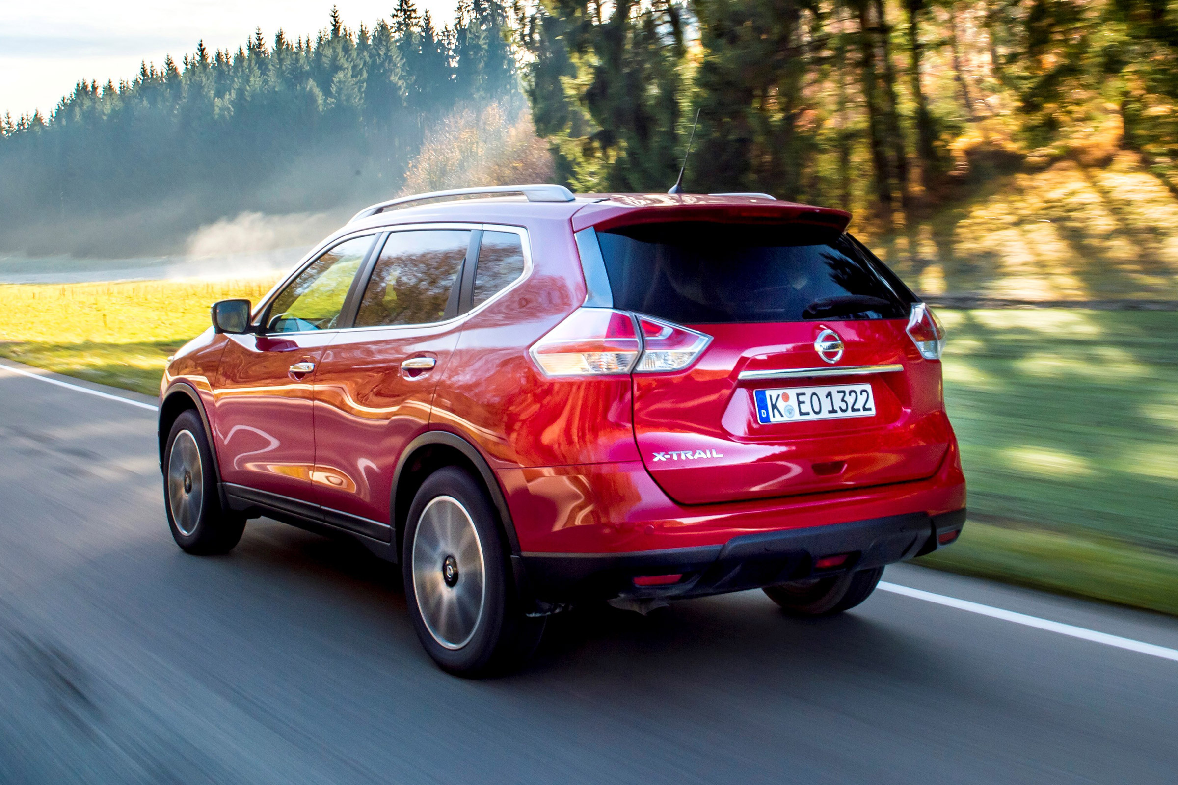 Nissan X-Trail 2.0 diesel - rear