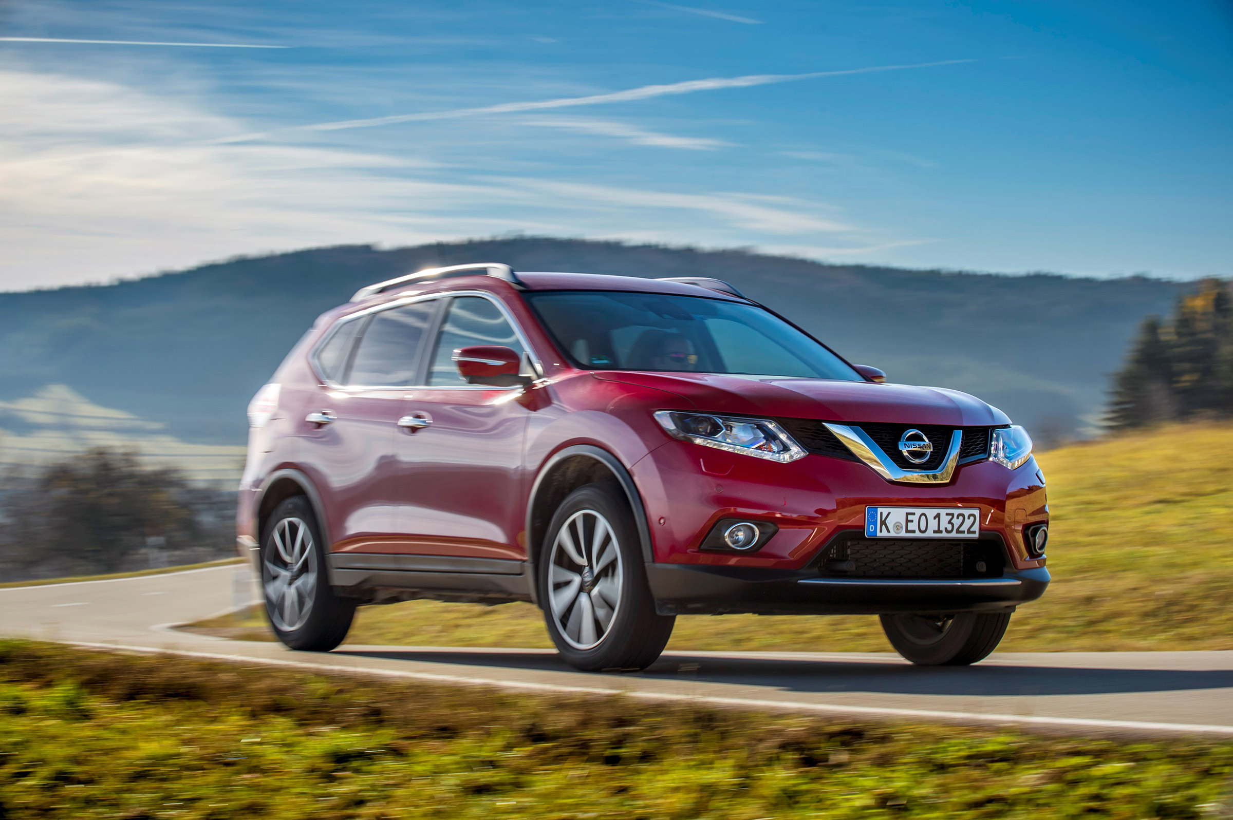 Nissan X-Trail 2.0 diesel - front action
