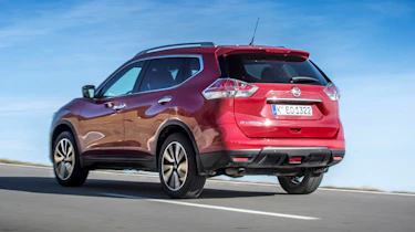 Nissan X-Trail 2.0 diesel - rear action
