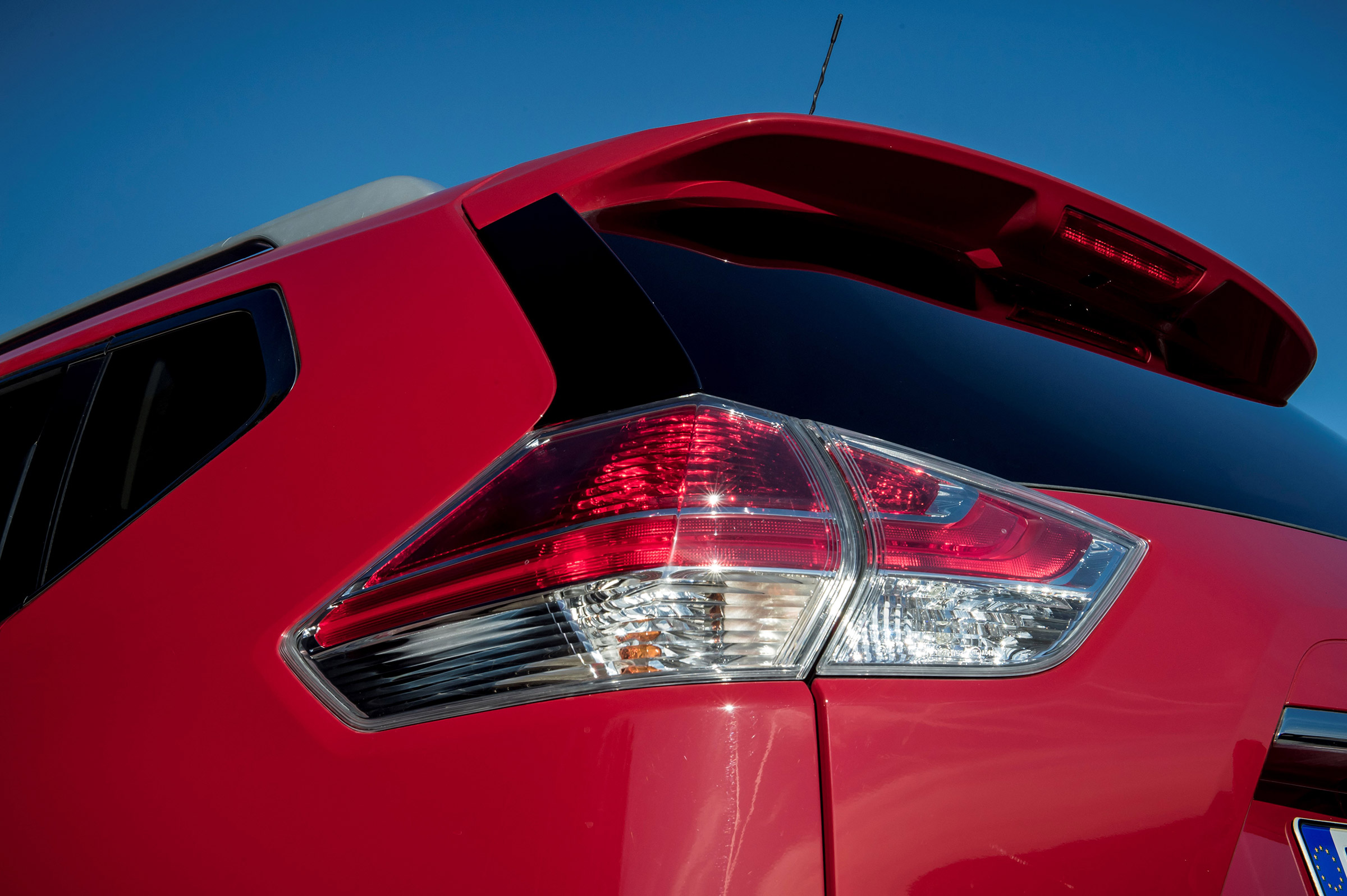 Nissan X-Trail 2.0 diesel - rear detail