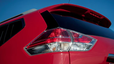 Nissan X-Trail 2.0 diesel - rear detail