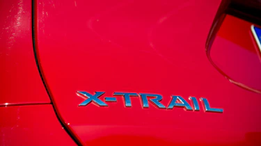 Nissan X-Trail 2.0 diesel - X-Trail badge