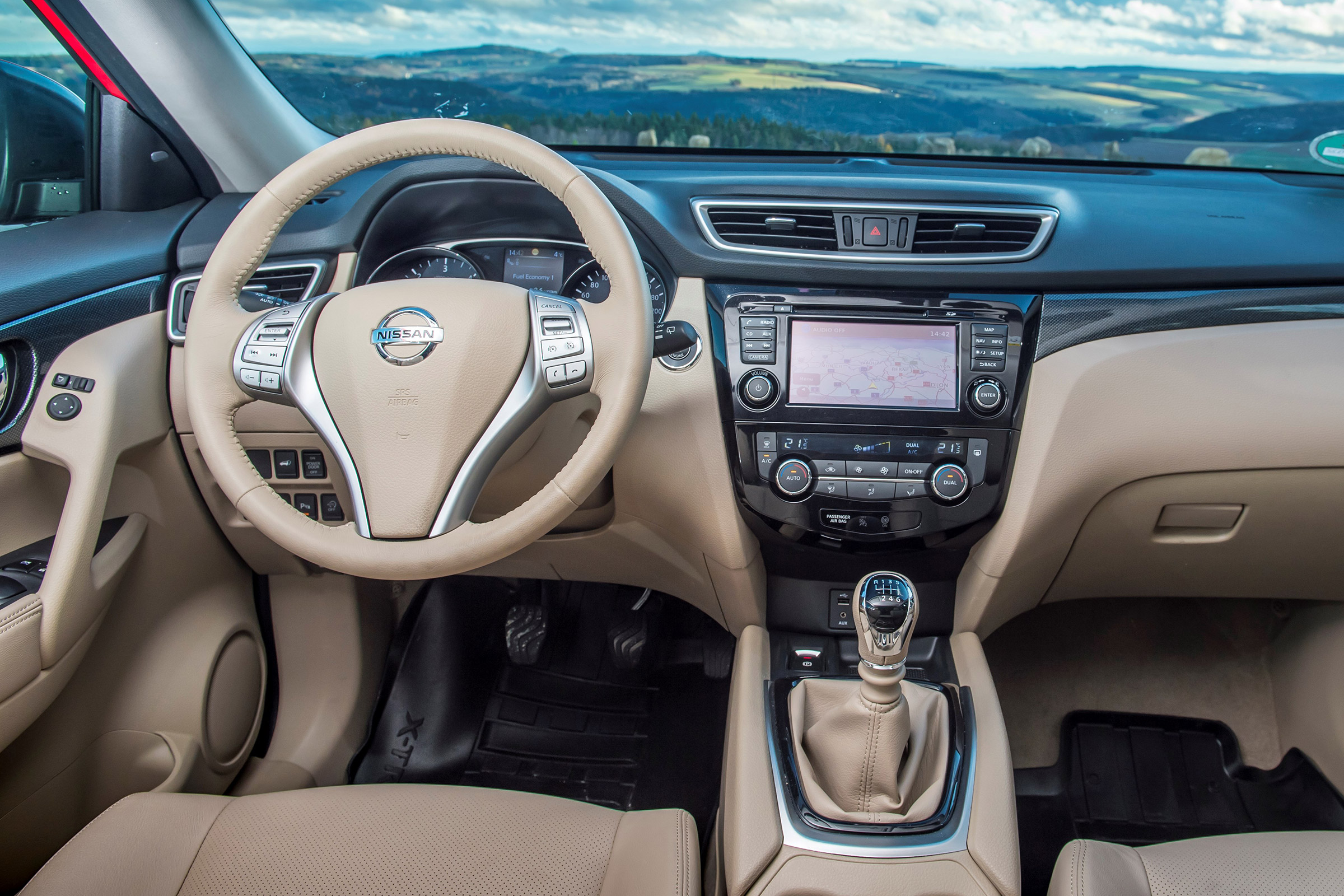 Nissan X-Trail 2.0 diesel - dash