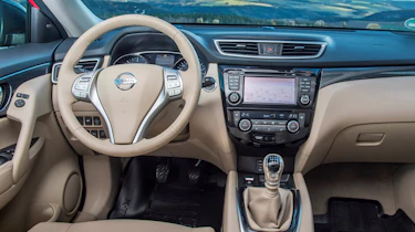 Nissan X-Trail 2.0 diesel - dash