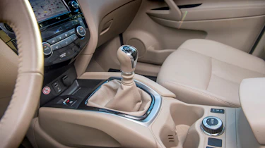 Nissan X-Trail 2.0 diesel - interior