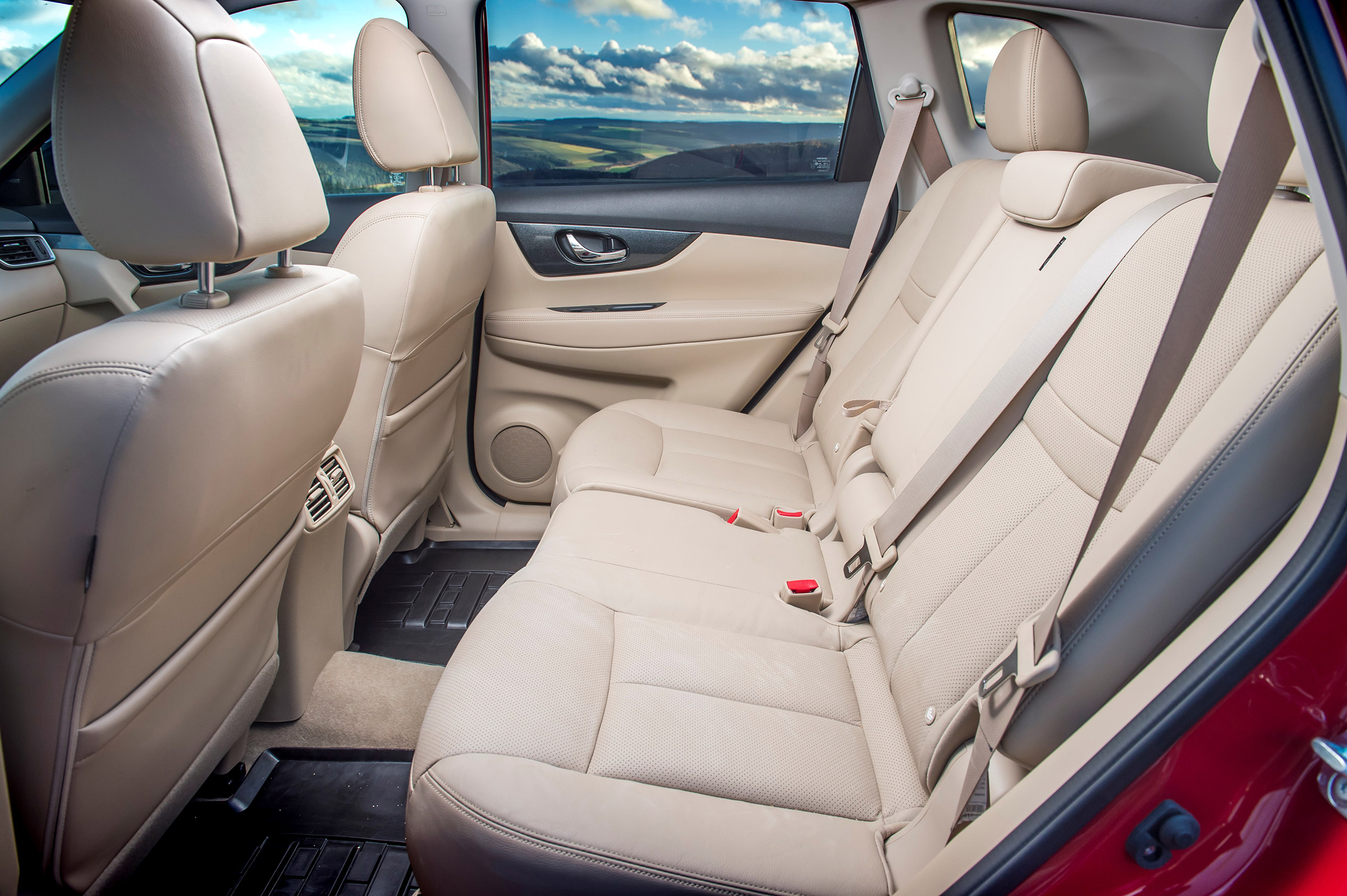 Nissan X-Trail 2.0 diesel - rear seats