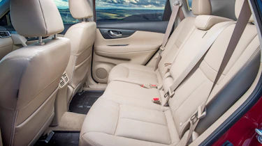Nissan X-Trail 2.0 diesel - rear seats
