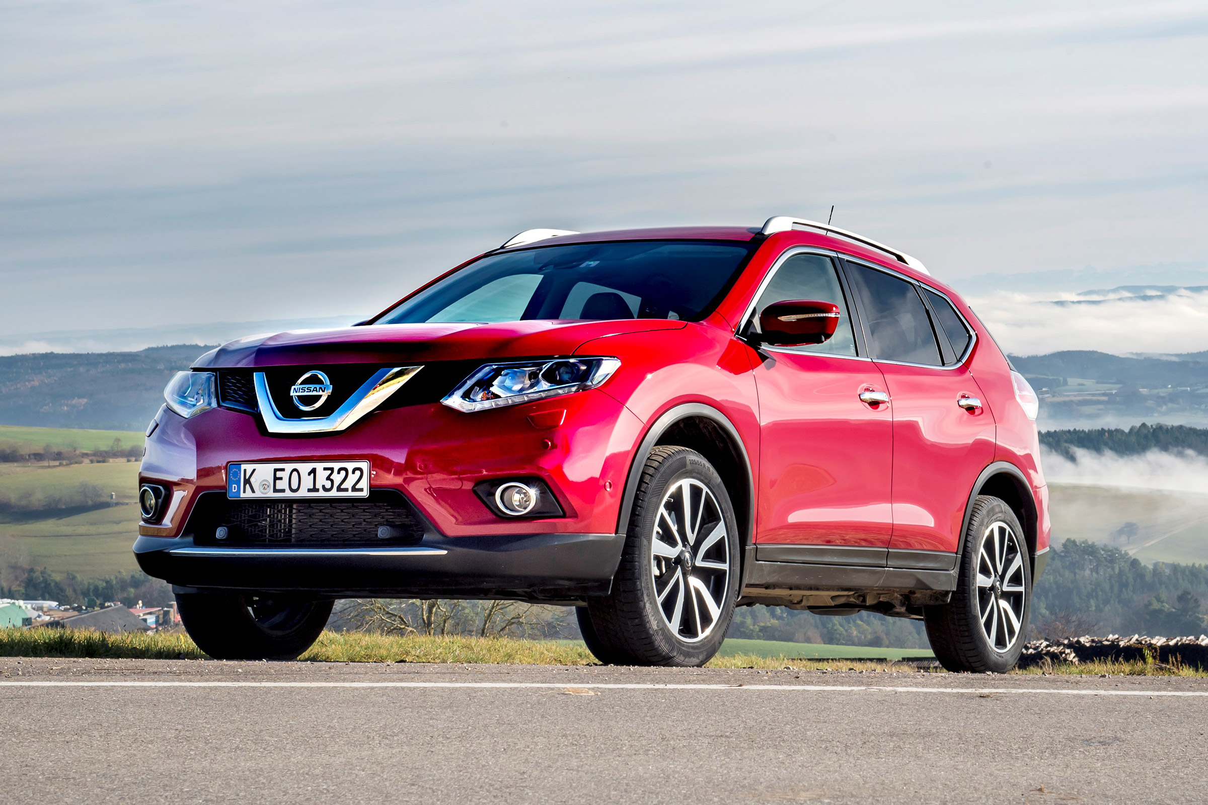 Nissan X-Trail 2.0 diesel - front static