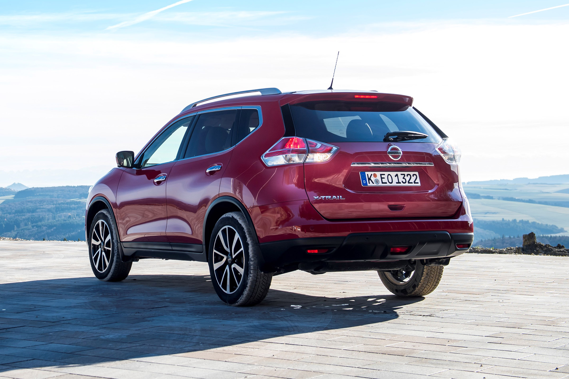 Nissan X-Trail 2.0 diesel - rear static