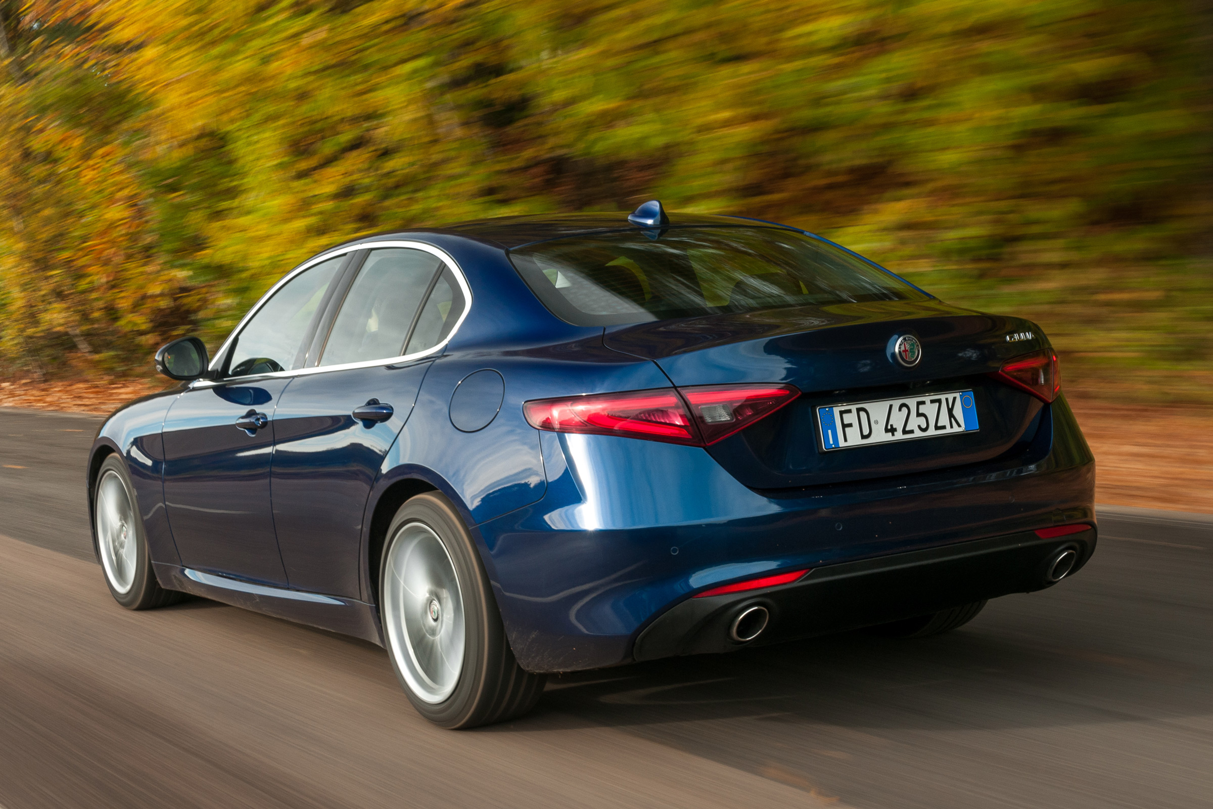 Alfa Romeo Giulia - rear tracking