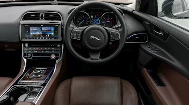 Jaguar XE - interior